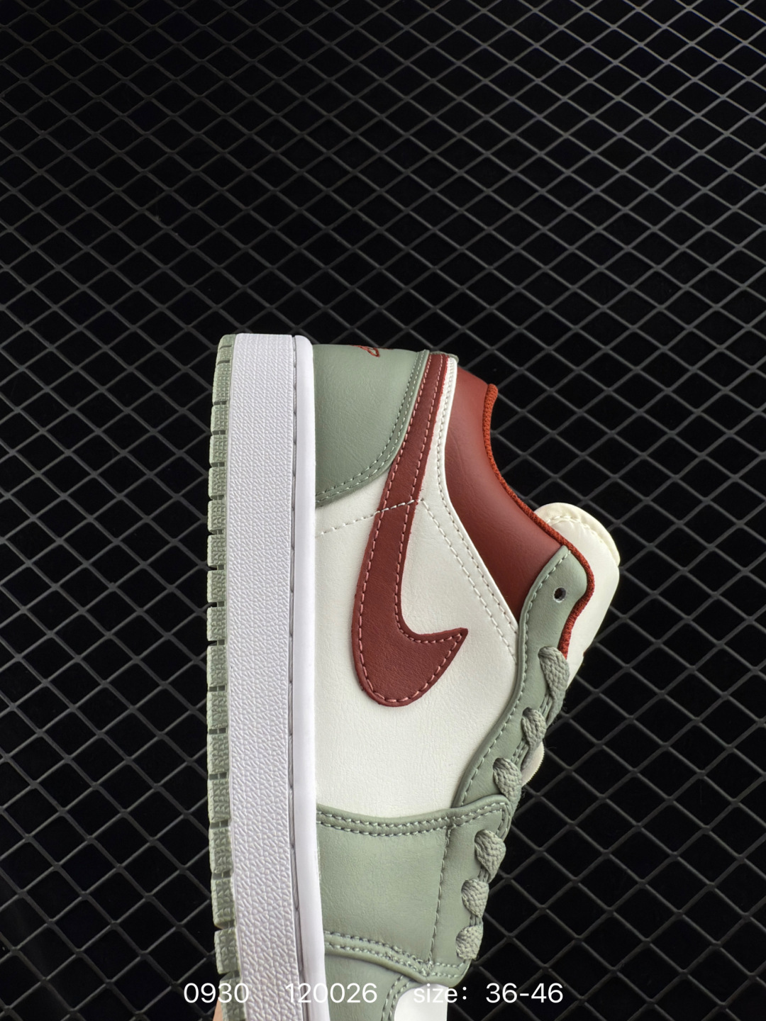 Nike Wmns Air Jordan 1 Low GS”Team Gold“